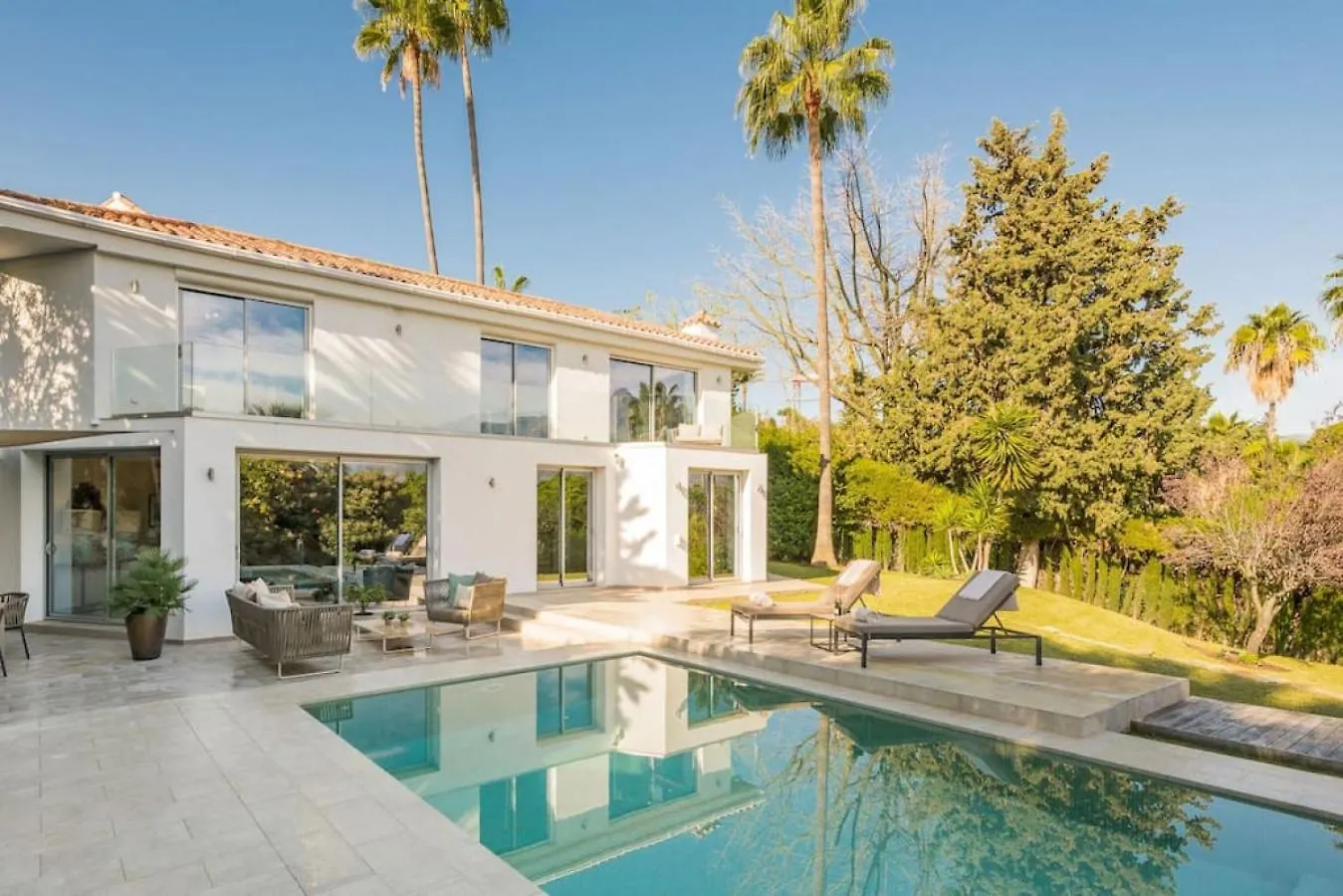 Villa Verde - 3-Bedroom Villa With Pool And Mountain View Marbella