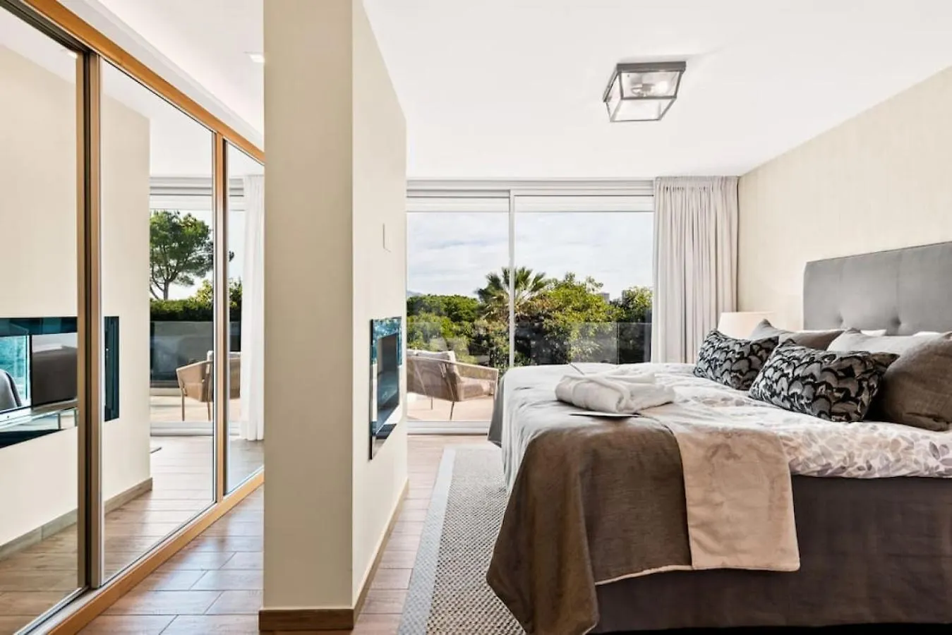 Villa Verde - 3-Bedroom Villa With Pool And Mountain View Marbella